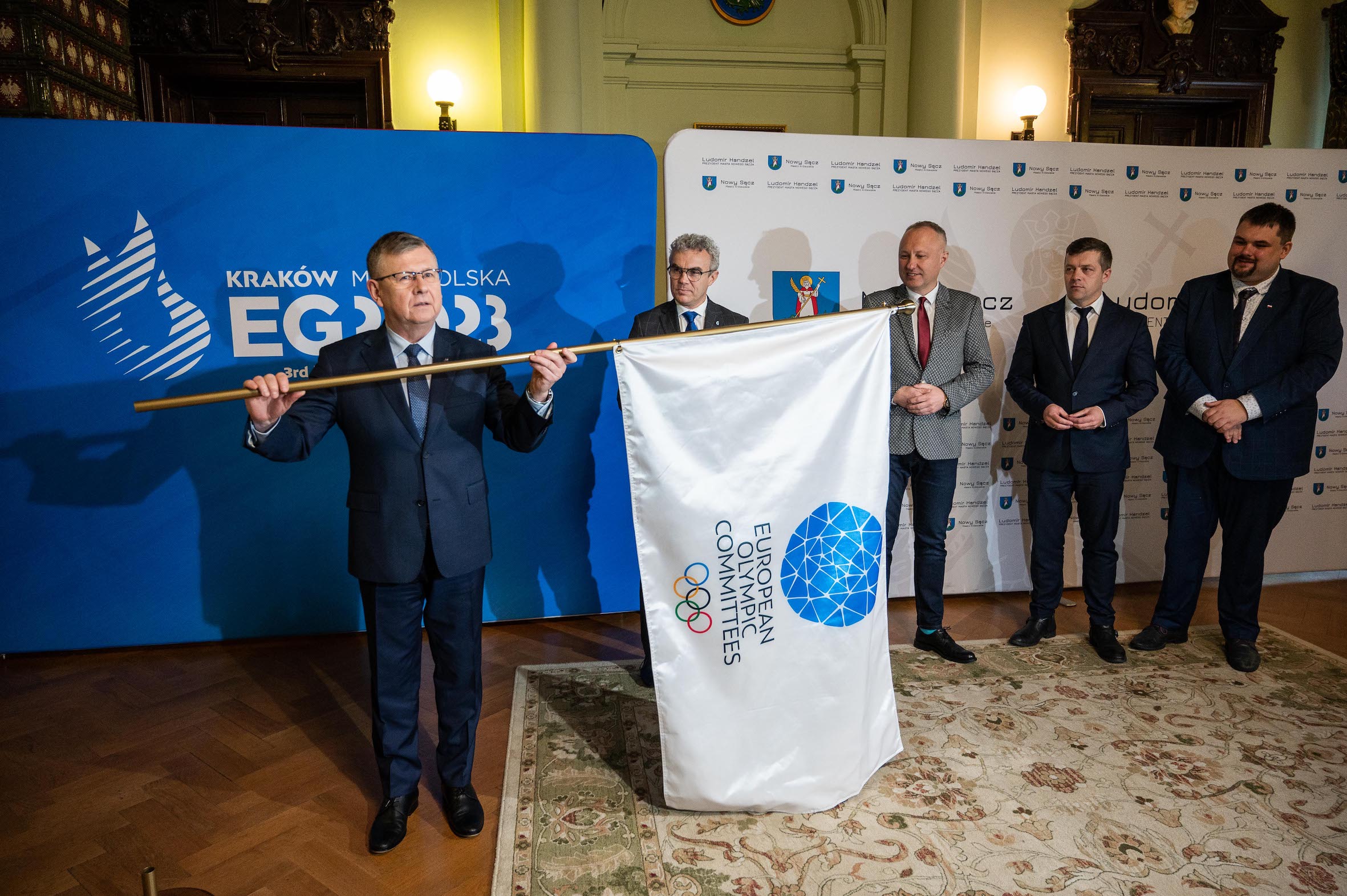 The flag of the European Games handed over to the mayor of Nowy Sącz